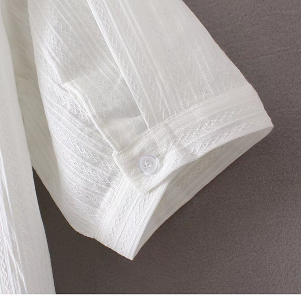 Дамска риза с бродерия и шпиц деколте подходяща за бременни