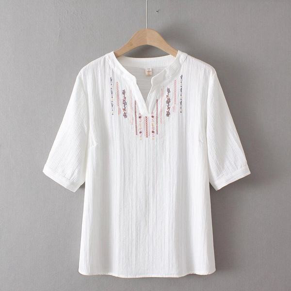 Дамска риза с бродерия и шпиц деколте подходяща за бременни