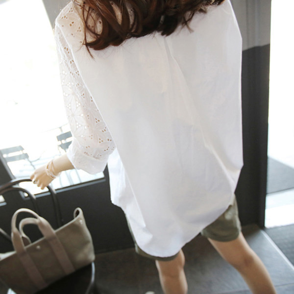 Модерна дамска риза с дълъг ръкав в бял цвят за бременни