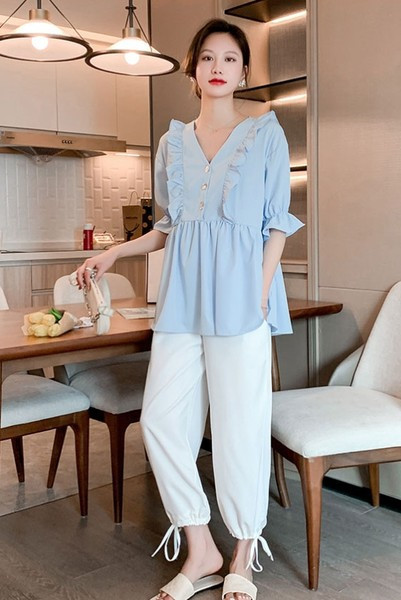 Μοντέρνο πουκάμισο εγκυμοσύνης με λαιμόκοψη σε V