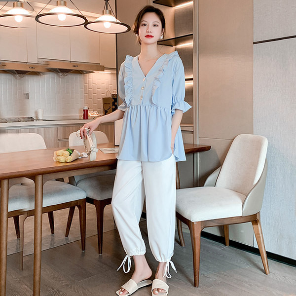 Μοντέρνο πουκάμισο εγκυμοσύνης με λαιμόκοψη σε V