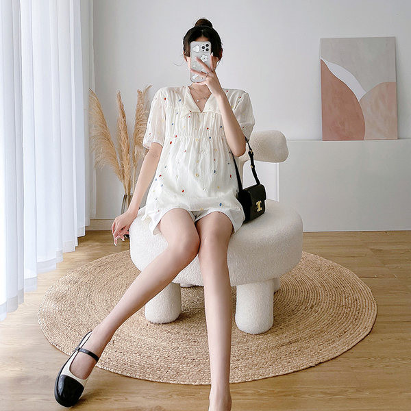 Novi model trudničke majice s V izrezom