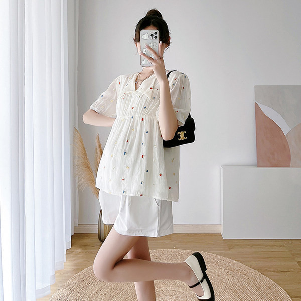 Novi model trudničke majice s V izrezom