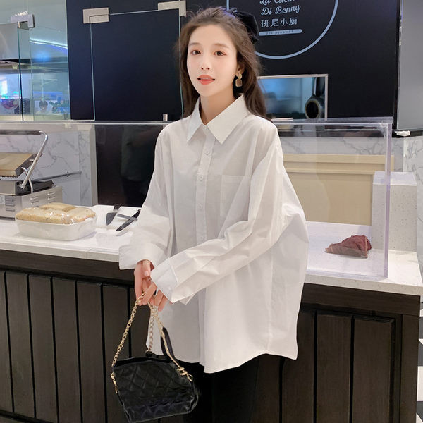 Široki model ženske košulje s klasičnom kragnom za trudnice