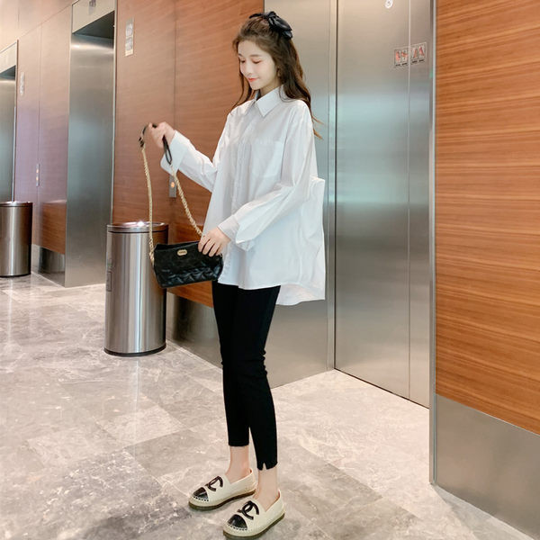 Široki model ženske košulje s klasičnom kragnom za trudnice