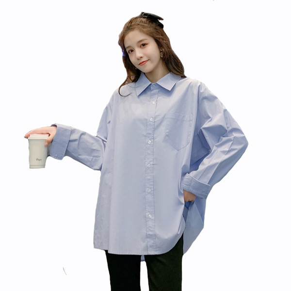 Široki model ženske košulje s klasičnom kragnom za trudnice