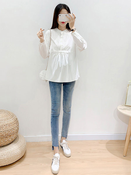 Jednobojna ženska košulja za trudnice s niskim ovratnikom