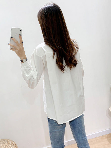 Jednobojna ženska košulja za trudnice s niskim ovratnikom