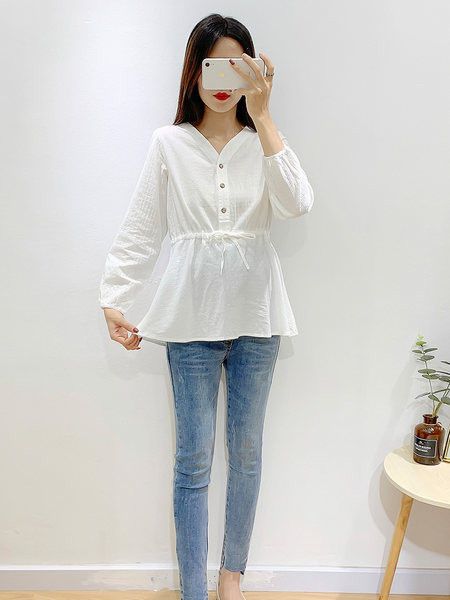 cămașă de maternitate decupată cu legături în talie