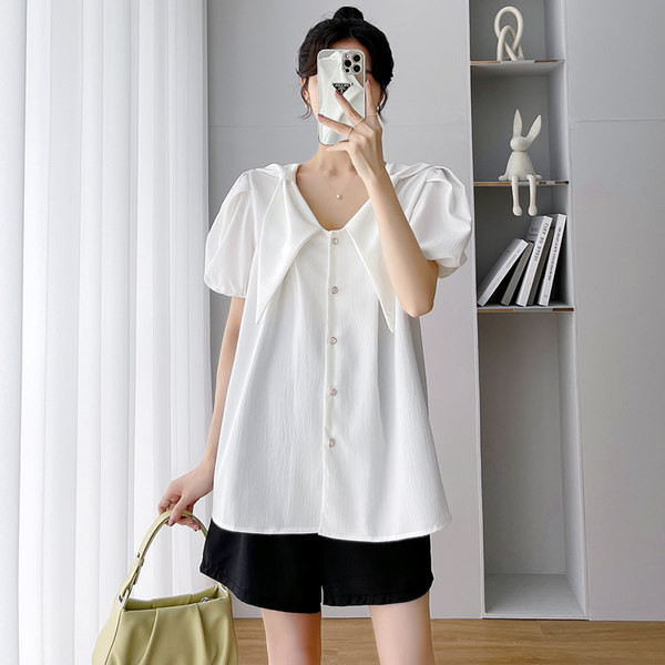 Μοντέρνο πουκάμισο εγκυμοσύνης με λαιμόκοψη V και κούμπωμα με κουμπί