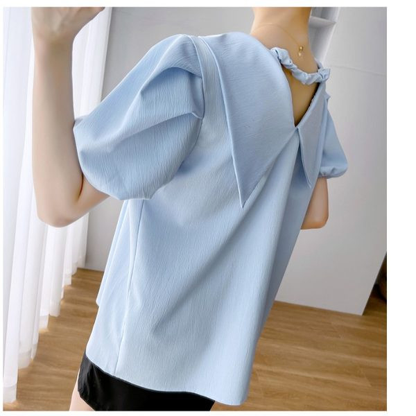 Μοντέρνο πουκάμισο εγκυμοσύνης με λαιμόκοψη V και κούμπωμα με κουμπί