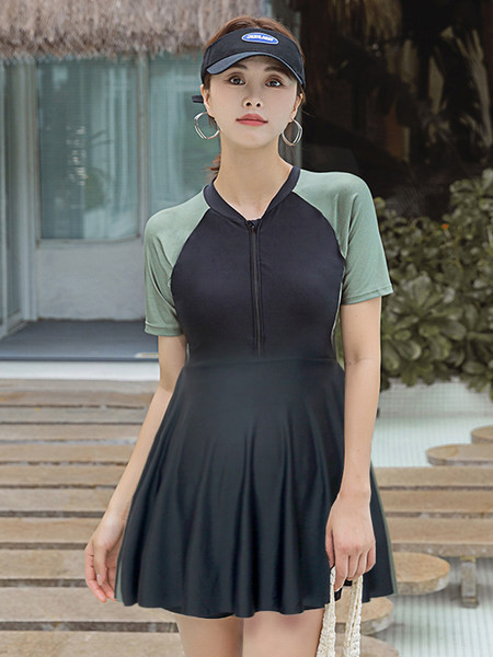 Ολόσωμο μαγιό με κοντά μανίκια κατάλληλο για εγκύους