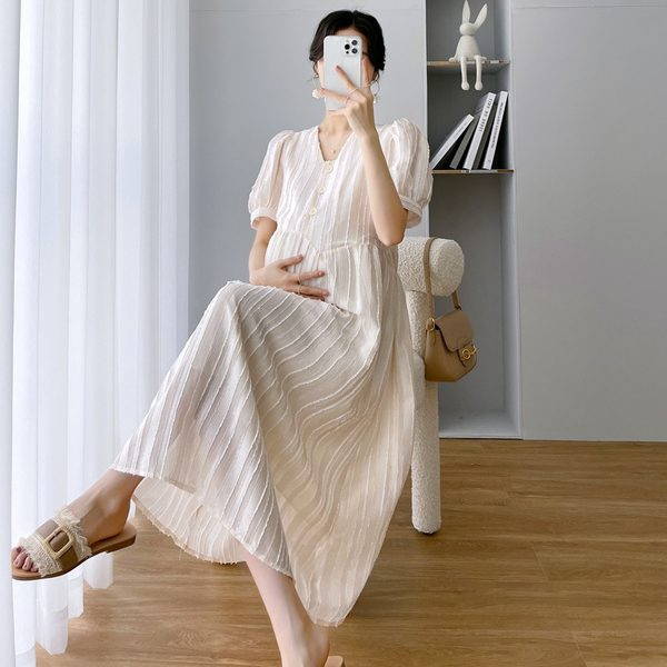 Moderna duga trudnička haljina s V izrezom