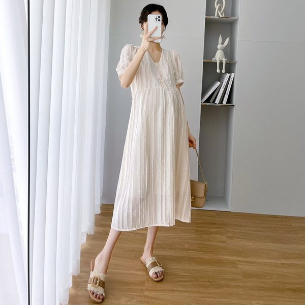 Moderna duga trudnička haljina s V izrezom