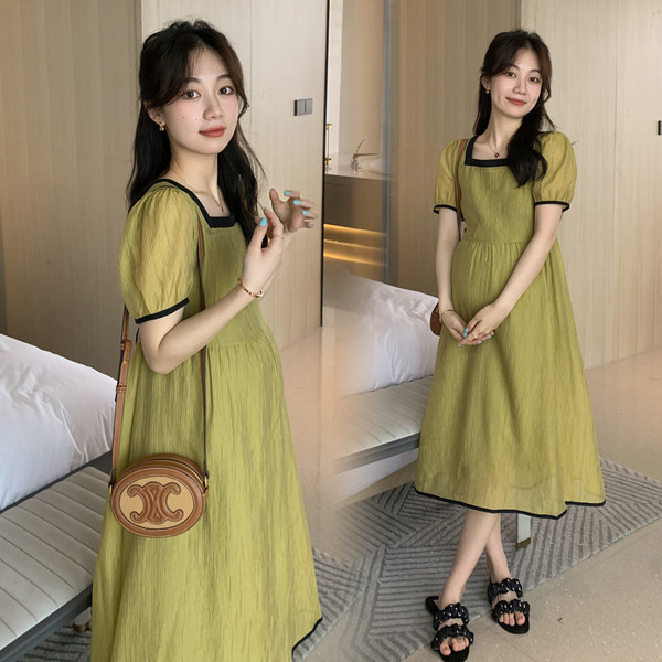 Nėščiųjų kvadratinė vasarinė suknelė su kaklu