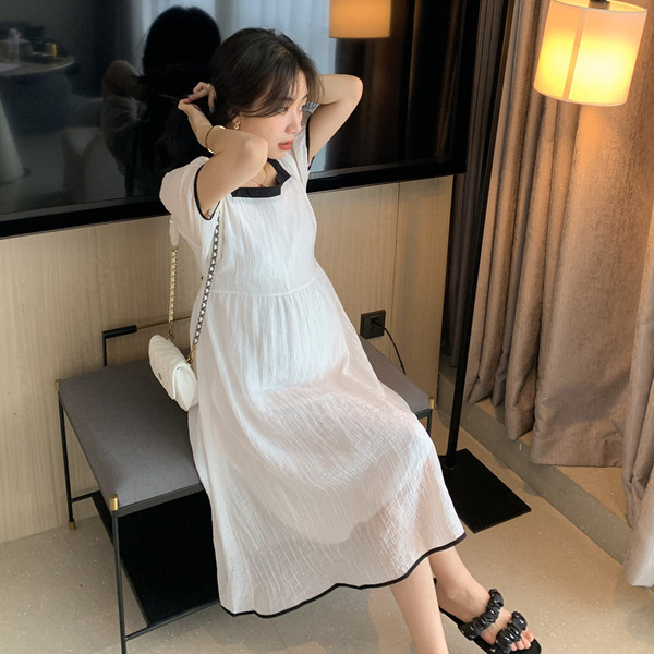 Nėščiųjų kvadratinė vasarinė suknelė su kaklu