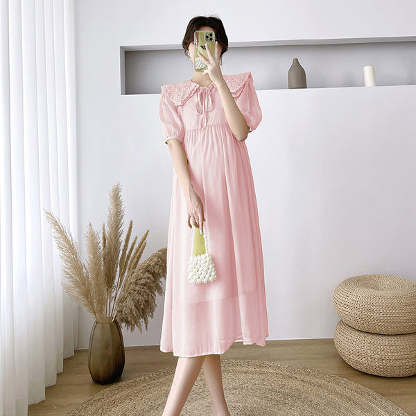 Moderna ljetna trudnička haljina u roza boji