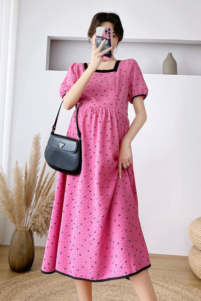 Izrezani model ženske haljine s četvrtastim izrezom za trudnice