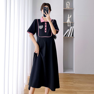 Μακρύ εφαρμοστό φόρεμα με κλασικό γιακά για εγκυμοσύνη