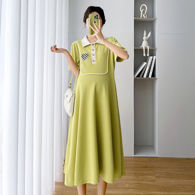 Μακρύ εφαρμοστό φόρεμα με κλασικό γιακά για εγκυμοσύνη