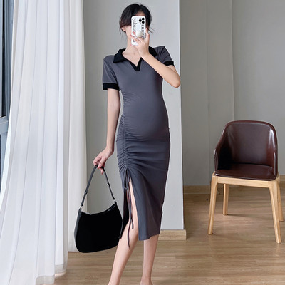 Φόρεμα εγκυμοσύνης με μαζεμένο εφέ και σκίσιμο