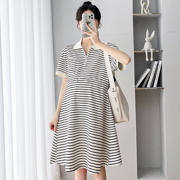 Ljetna prugasta trudnička haljina s klasičnim ovratnikom