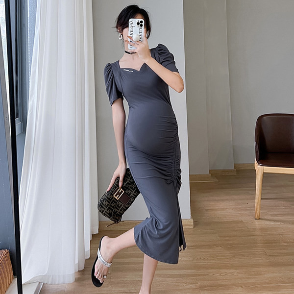 Pripijena trudnička haljina s vezicama i V-izrezom