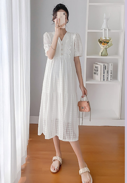 Ljetna haljina od čipke s vezom i gumbima za trudnice