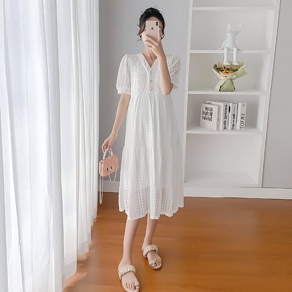 Ljetna haljina od čipke s vezom i gumbima za trudnice