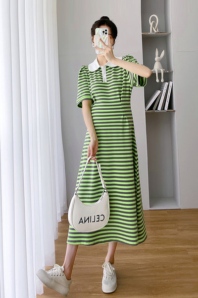 Ženska haljina s prugastim ovratnikom za trudnice