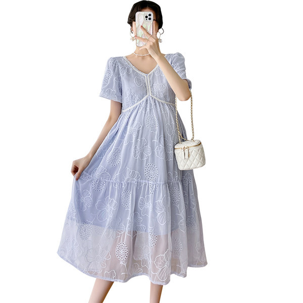 Elegantna duga haljina s kratkim rukavima i V-izrezom