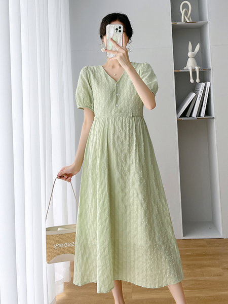 Ljetna haljina s dubokim dekolteom za trudnice