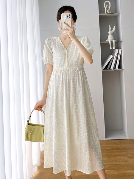 Ljetna haljina s dubokim dekolteom za trudnice