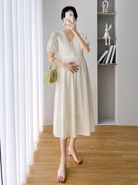 Ljetna haljina s dubokim dekolteom za trudnice