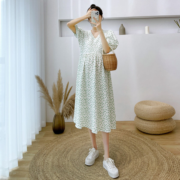 Ljetna trudnička haljina s cvjetnim uzorkom