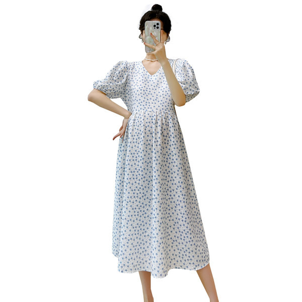 Ljetna trudnička haljina s cvjetnim uzorkom