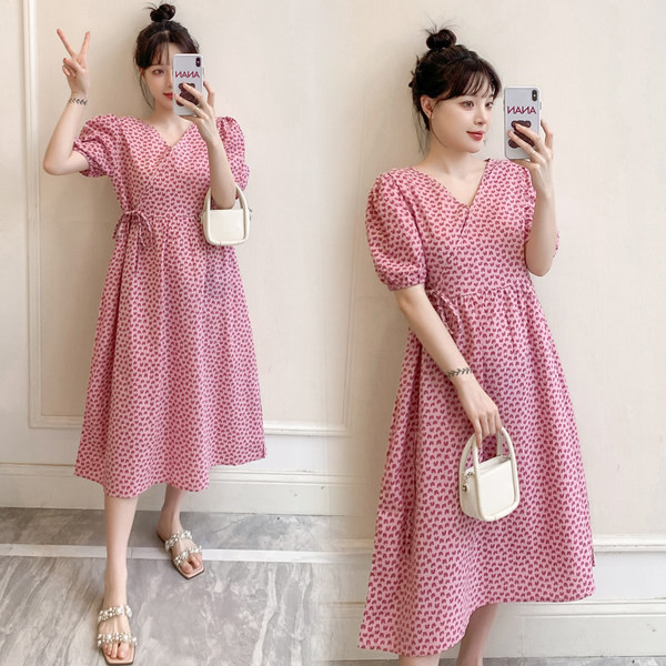 Ljetna trudnička haljina s dubokim dekolteom