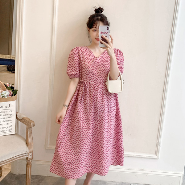 Ljetna trudnička haljina s dubokim dekolteom