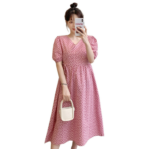 Ljetna trudnička haljina s dubokim dekolteom