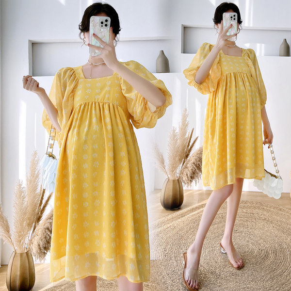 Ljetna skraćena haljina za trudnice s puf rukavima