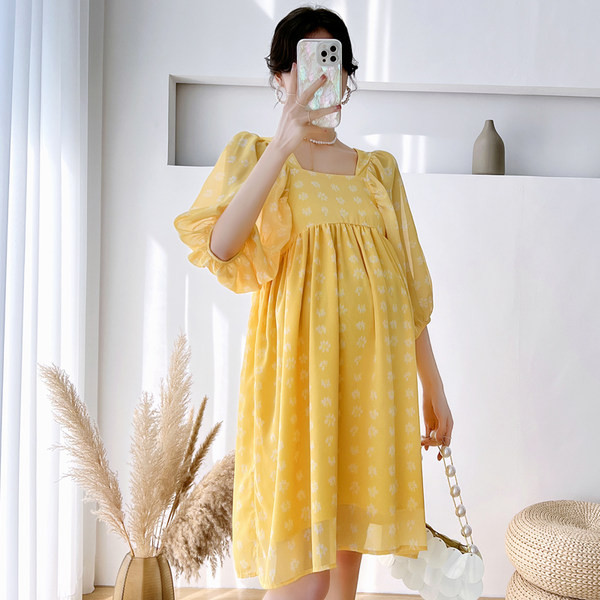 Ljetna skraćena haljina za trudnice s puf rukavima