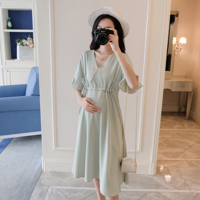 Μοντέρνο γυναικείο φόρεμα εγκυμοσύνης με V λαιμόκοψη