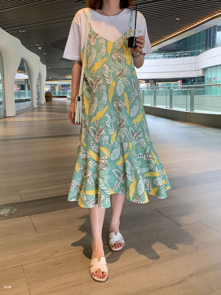 Izrezana ljetna haljina s cvjetnim uzorkom