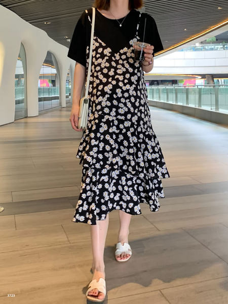 Izrezana ljetna haljina s cvjetnim uzorkom