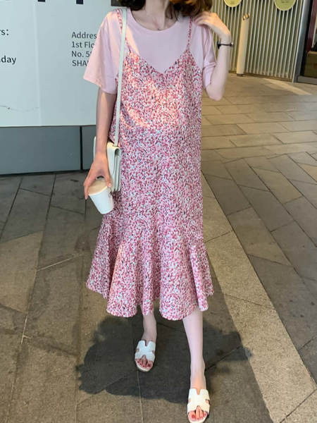 Izrezana ljetna haljina s cvjetnim uzorkom