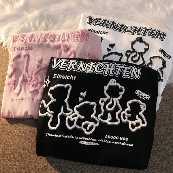 Široka majica sa šarenim printom za trudnice