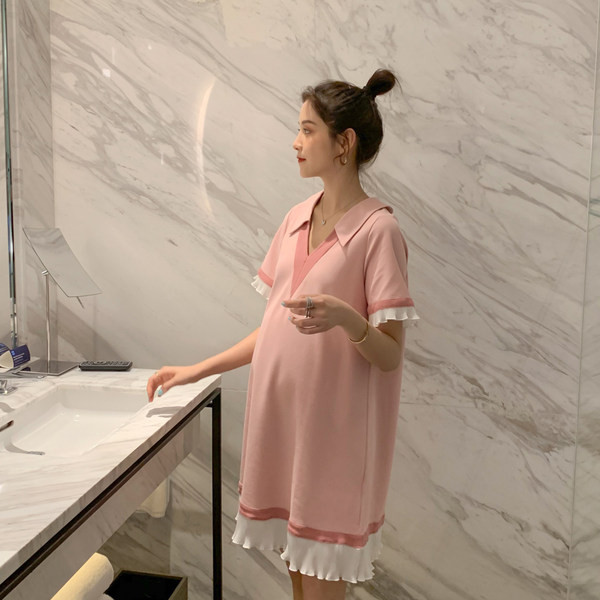 Trudnička haljina širokog uzorka s klasičnim ovratnikom