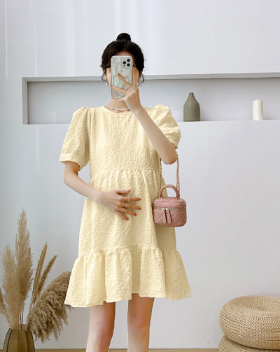 Καλοκαιρινό φόρεμα εγκυμοσύνης με κοντό μανίκι - cropped μοντέλο