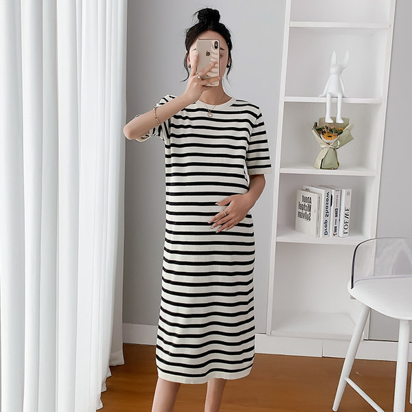Ženska prugasta haljina za trudnice kratkih rukava