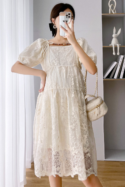 Čipkasta trudnička haljina s četvrtastim izrezom